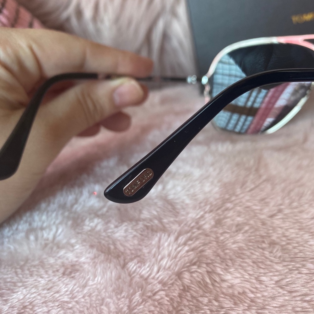 Tom Ford sunglasses 🖤 - Picture 5 of 8